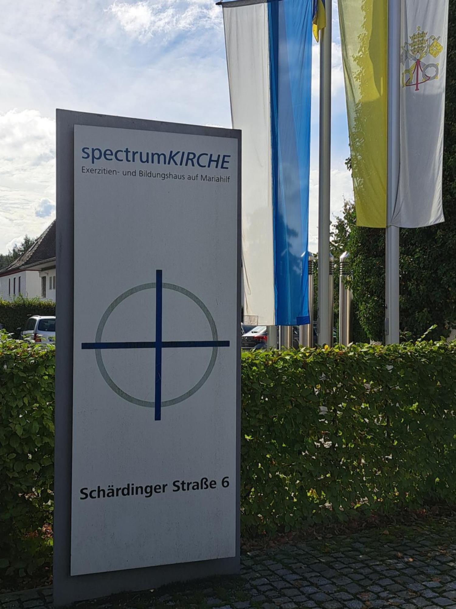 Spectrum Kirche Exerzitien-Und Bildungshaus Auf Mariahilf Passau Exterior foto